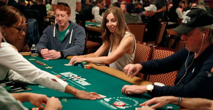 The Role of Online Poker Coaches and Mentors